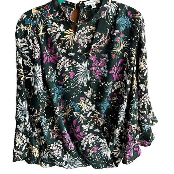 Monteau Tops - Monteau long sleeve blouse choker collar/bell sleeves Sz Juniors XL fits…